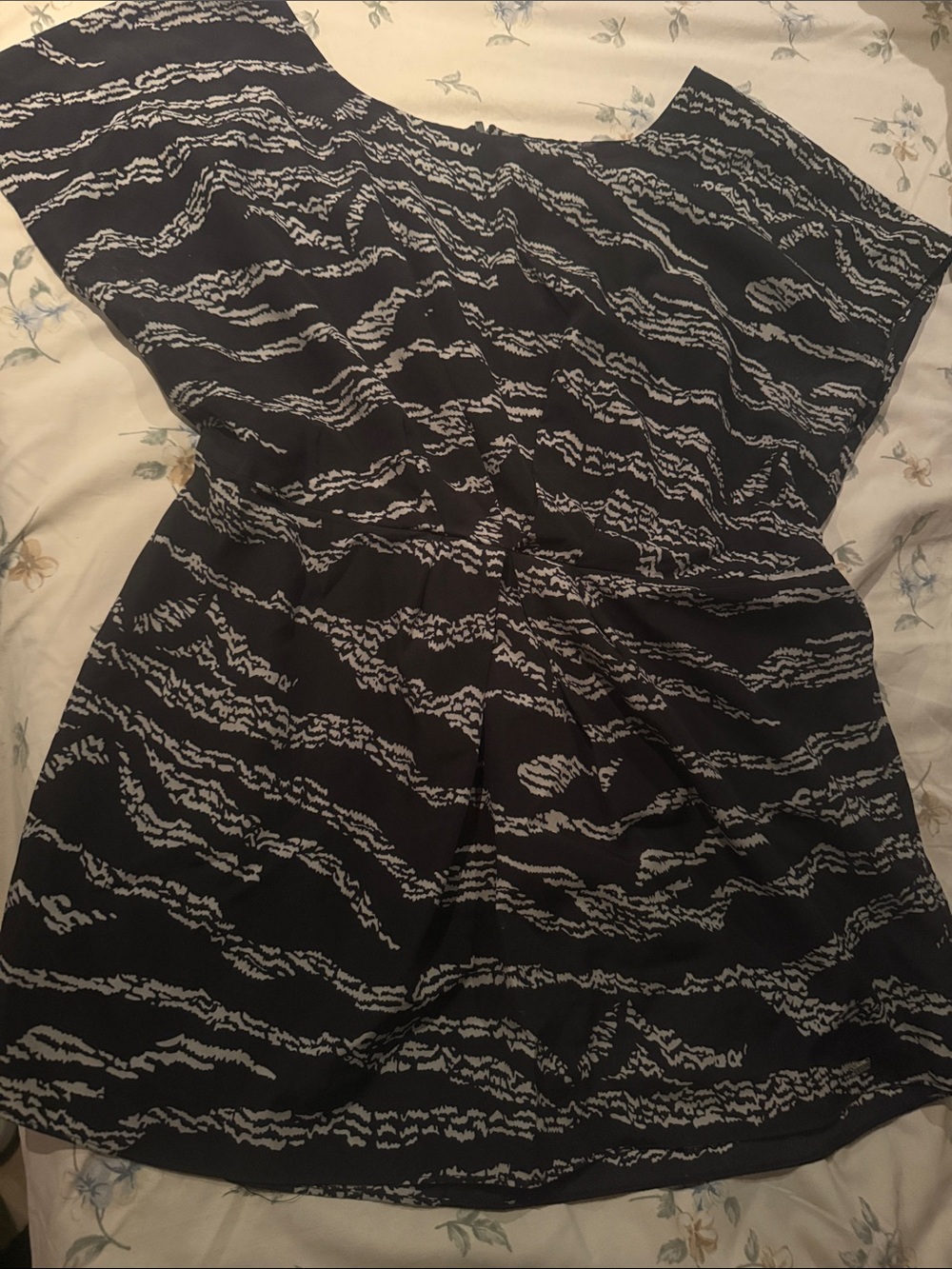 Guess top